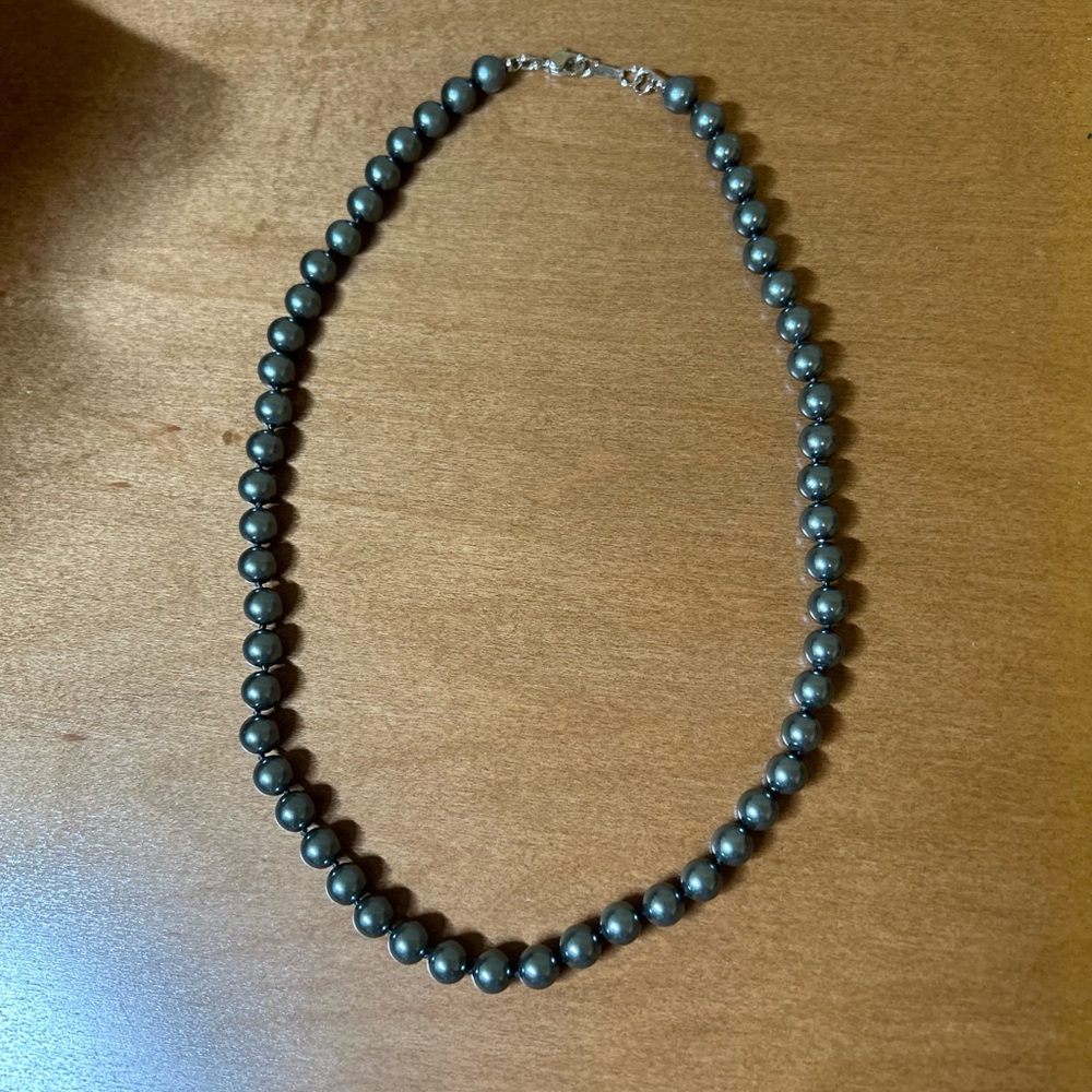 LAST CALL faux black pearl necklace - Picture 5 of 6